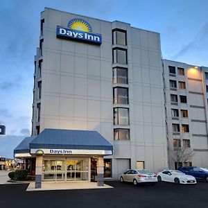 Days Inn By Wyndham Niagara Falls Near The Falls